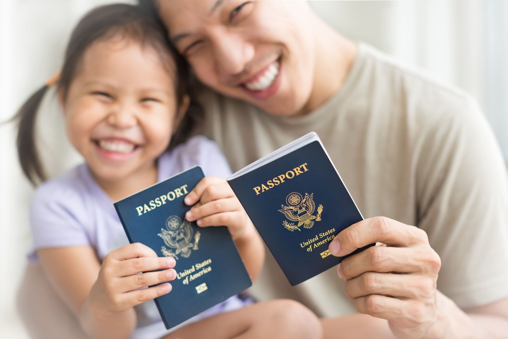 Familia tramitando una visa familiar
